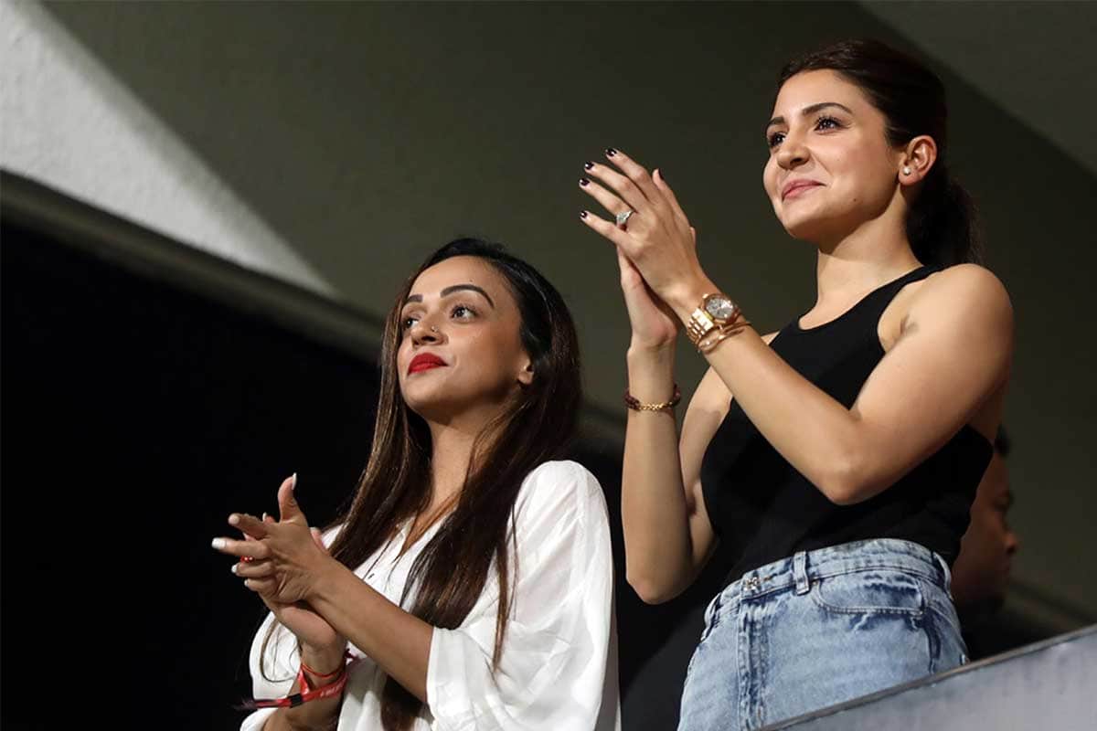 anushka sharma birthday special story when virat kohli blew a kiss for her in   stadium