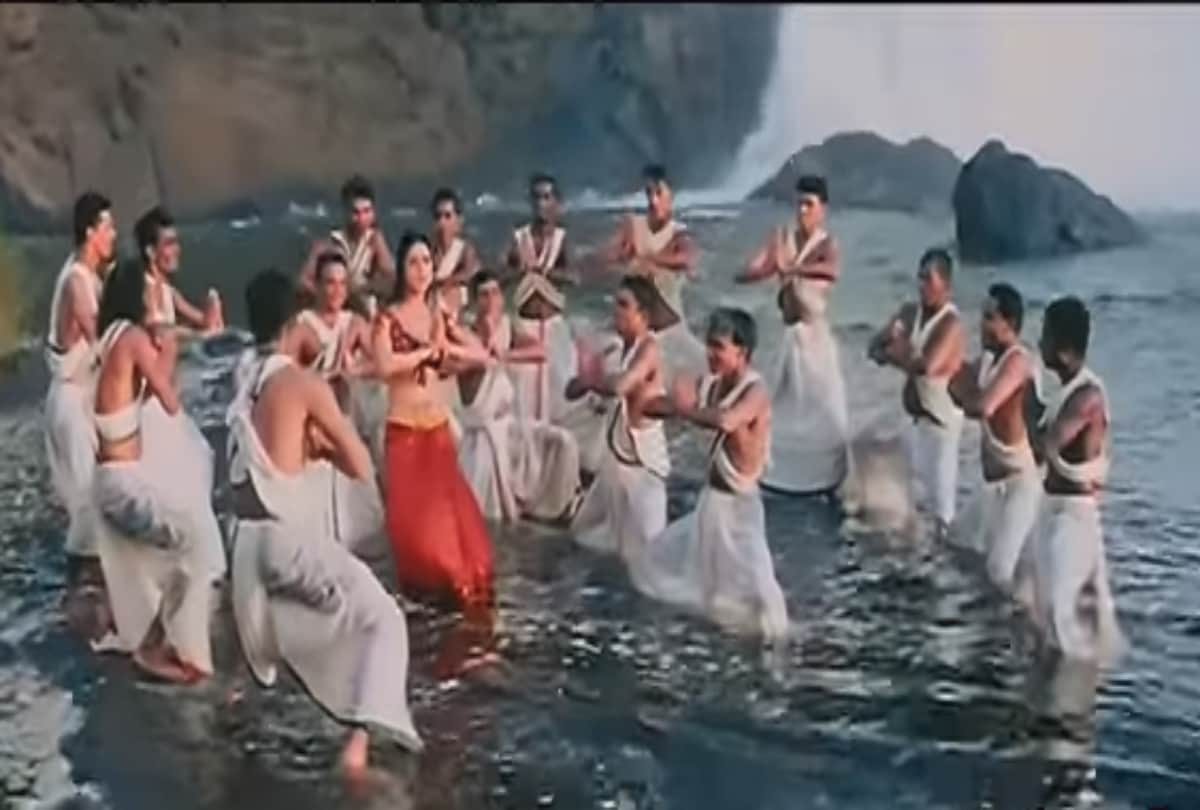 Preity Zinta shared a throwback photo from Dil se standing in front of elephants goes viral