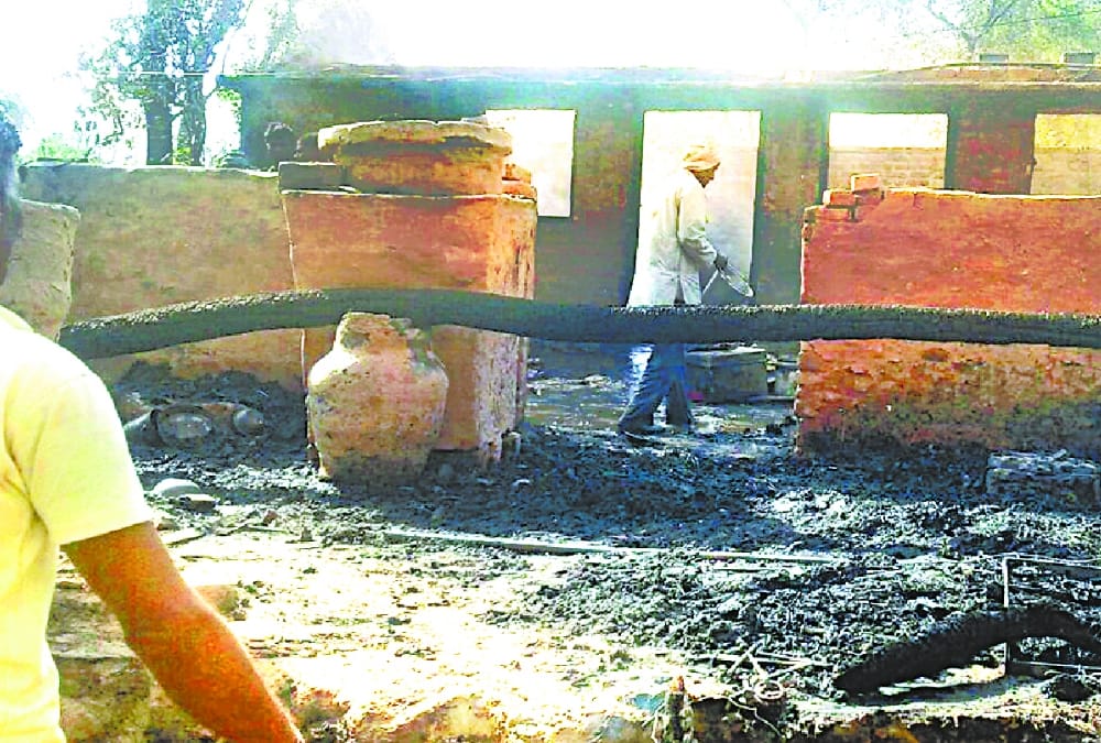 35 houses burnt in bahraich.