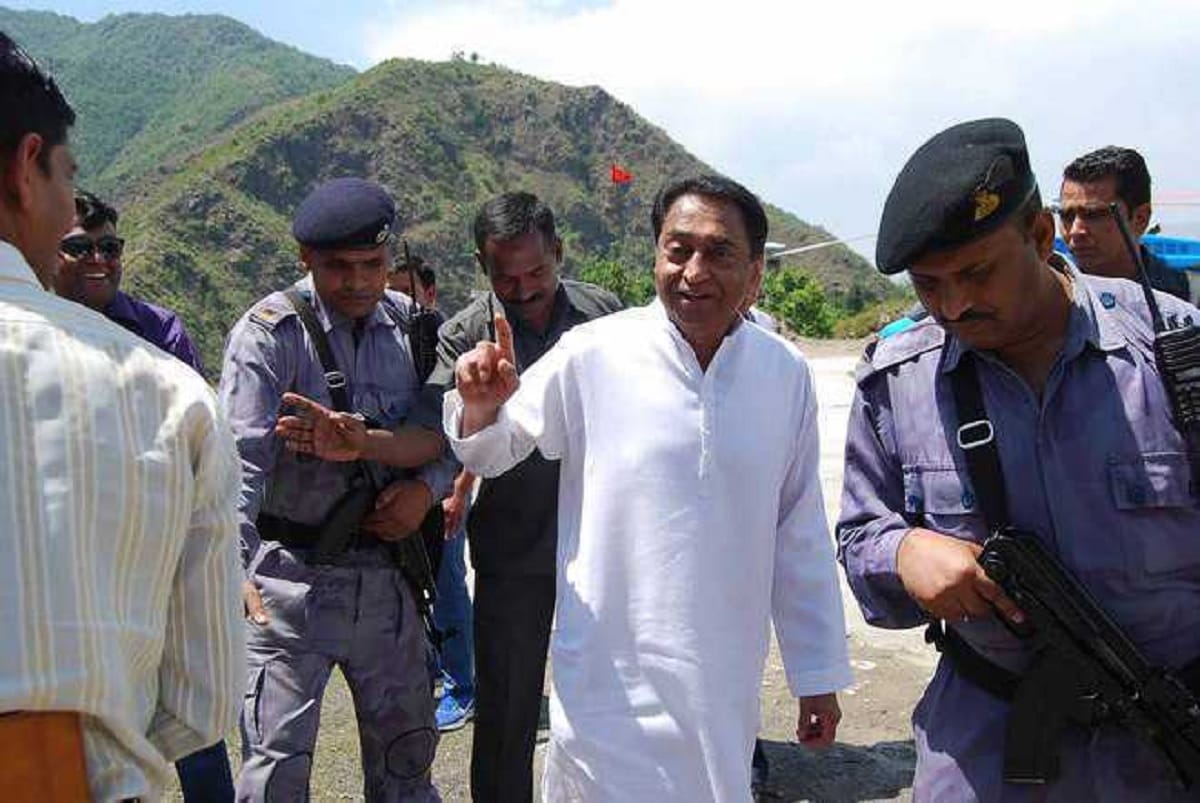 helicopter carrying senior congress leader kamal nath loses way, lands safely at farm 