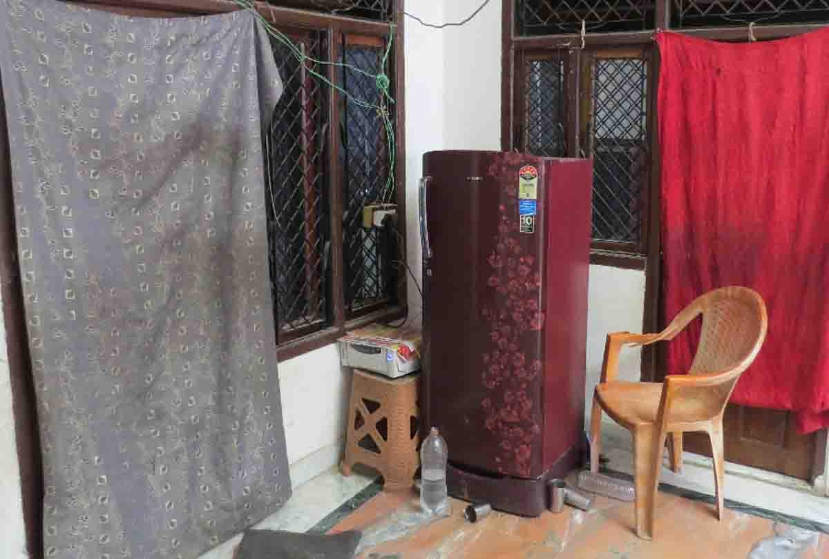 after working on laptop clerk shot himself
