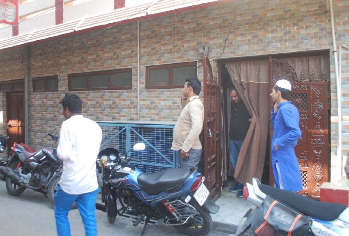story of salim member of d company joins dawood ibrahim because of poverty see pics of family