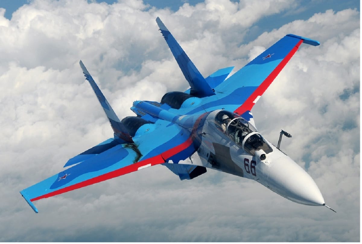 Sukhoi-30 flies by the eastern base and bombs on several bases of the western seashore