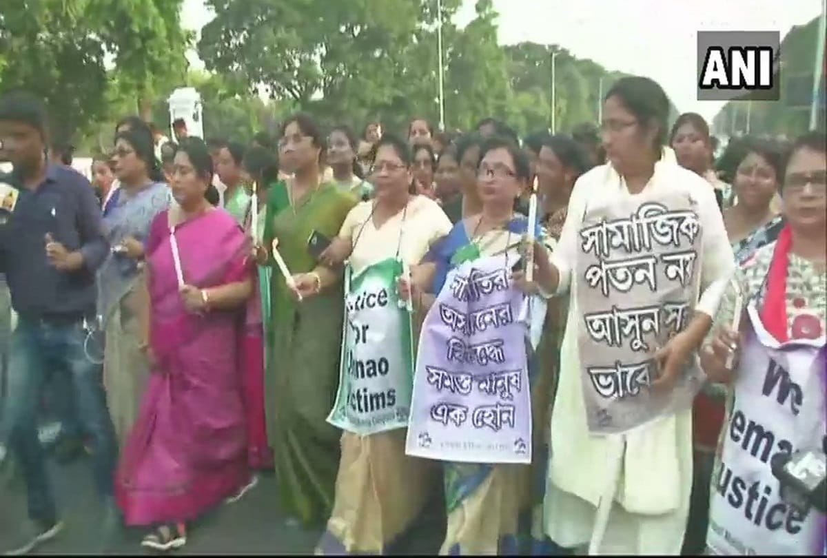 Kolkata: TMC workers hold candlelight march over Kathua and Unnao rape cases