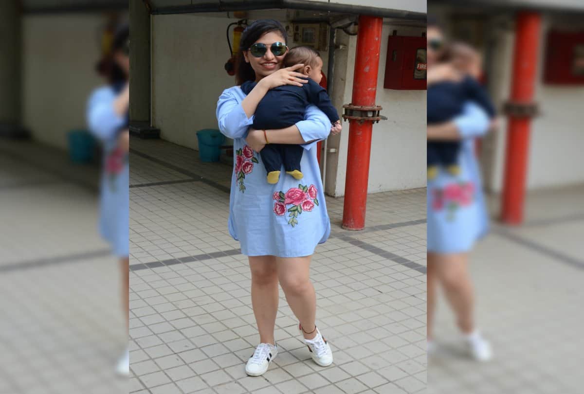 Cute pictures Tulsi Kumar spotted with baby Shivaay in Mumbai