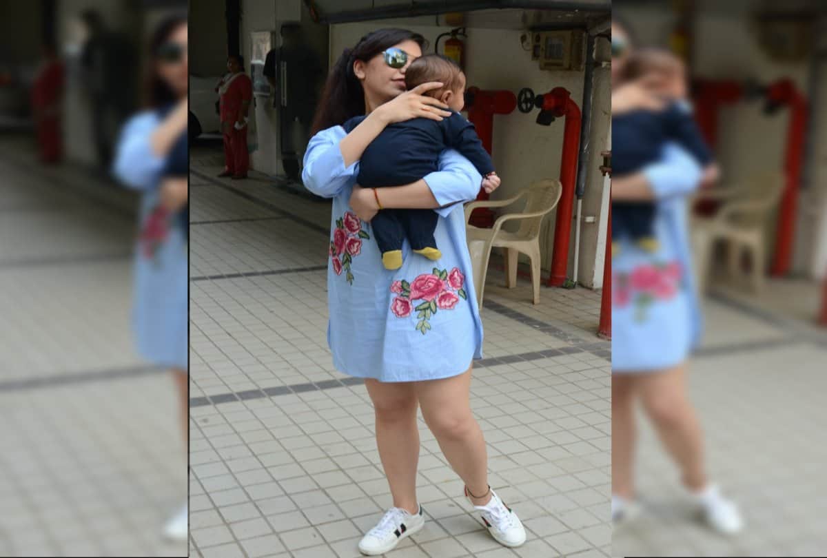 Cute pictures Tulsi Kumar spotted with baby Shivaay in Mumbai