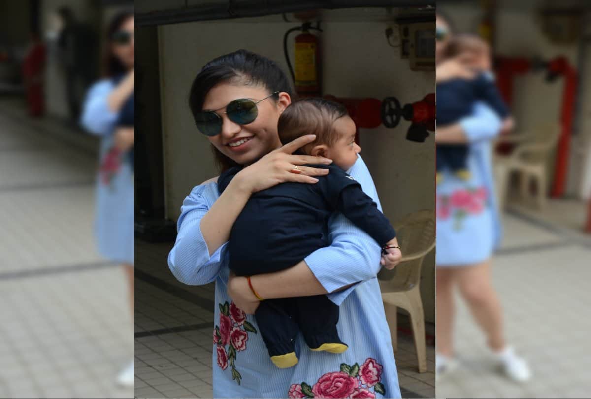 Cute pictures Tulsi Kumar spotted with baby Shivaay in Mumbai