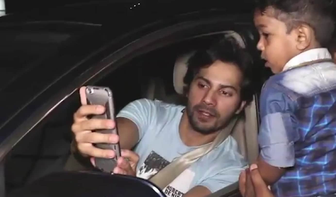 bollywood Actor varun dhawan take selfie with his little fan after october film show 
