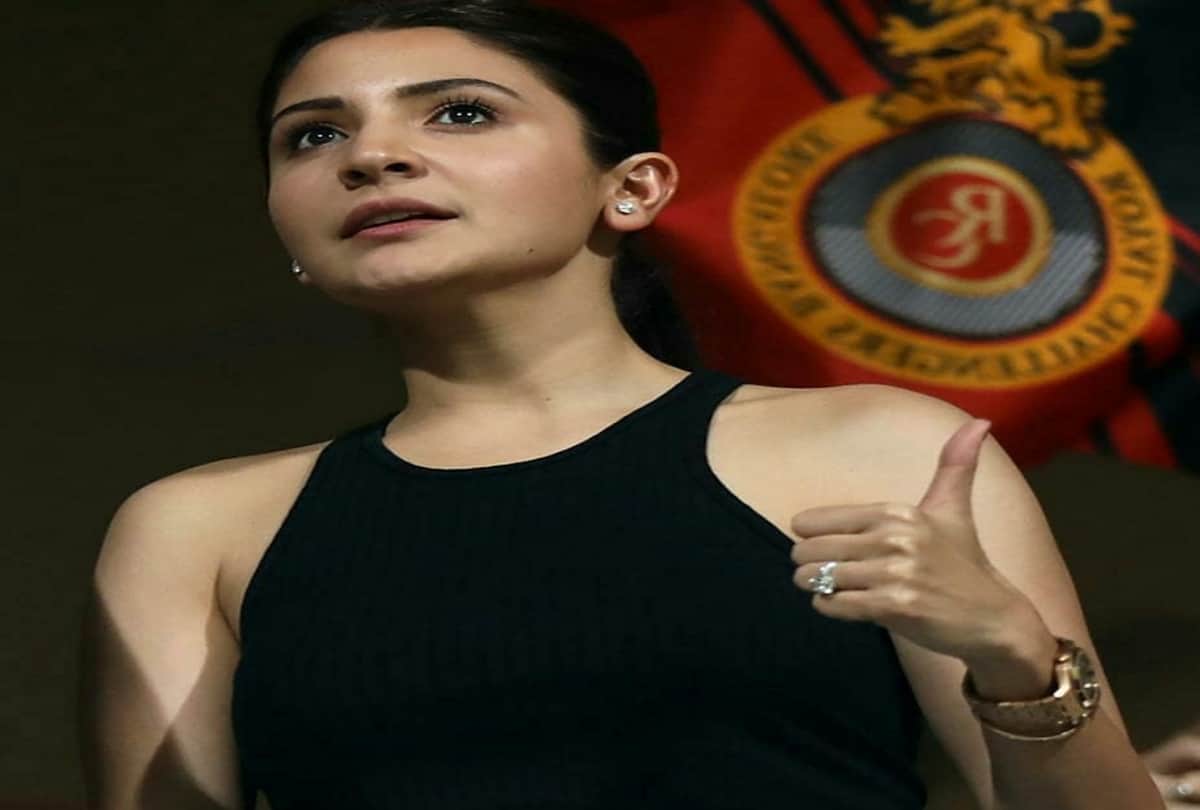 Watch Anushka Sharma Giving Flying Kiss To Virat Kohli During IPL 2018 Match