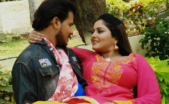 Anjana Singh will seen in bhojpuri film Munna Mawali with pramod premi