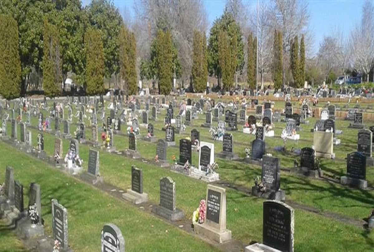 people feel happy to roam the cemeteries in Denmark