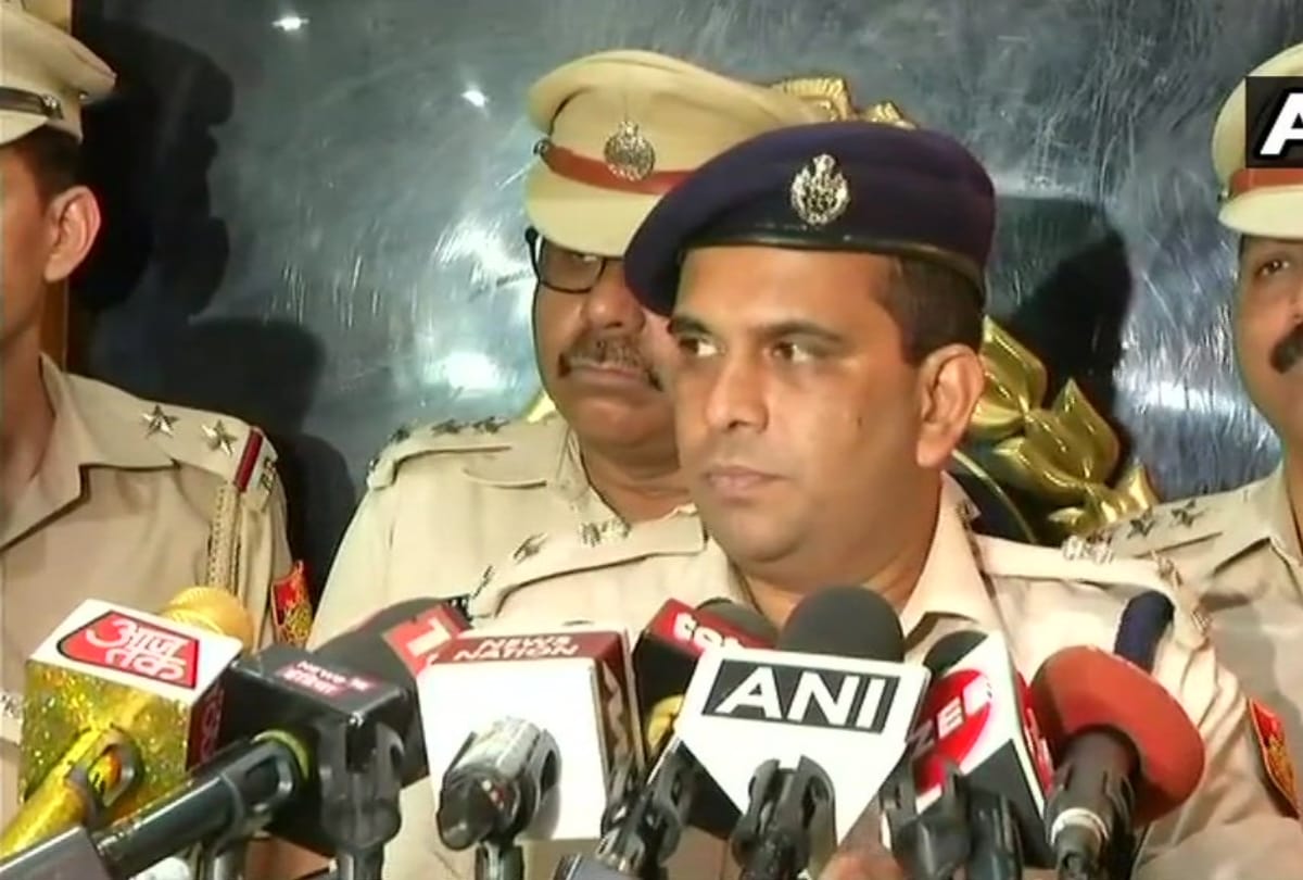 man arrested for doing obscene acts in front of a 28 years old lady in delhi