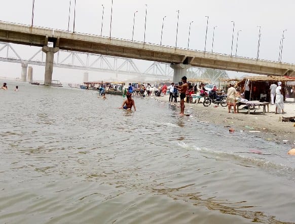beware while bathing in Ganges! its deep