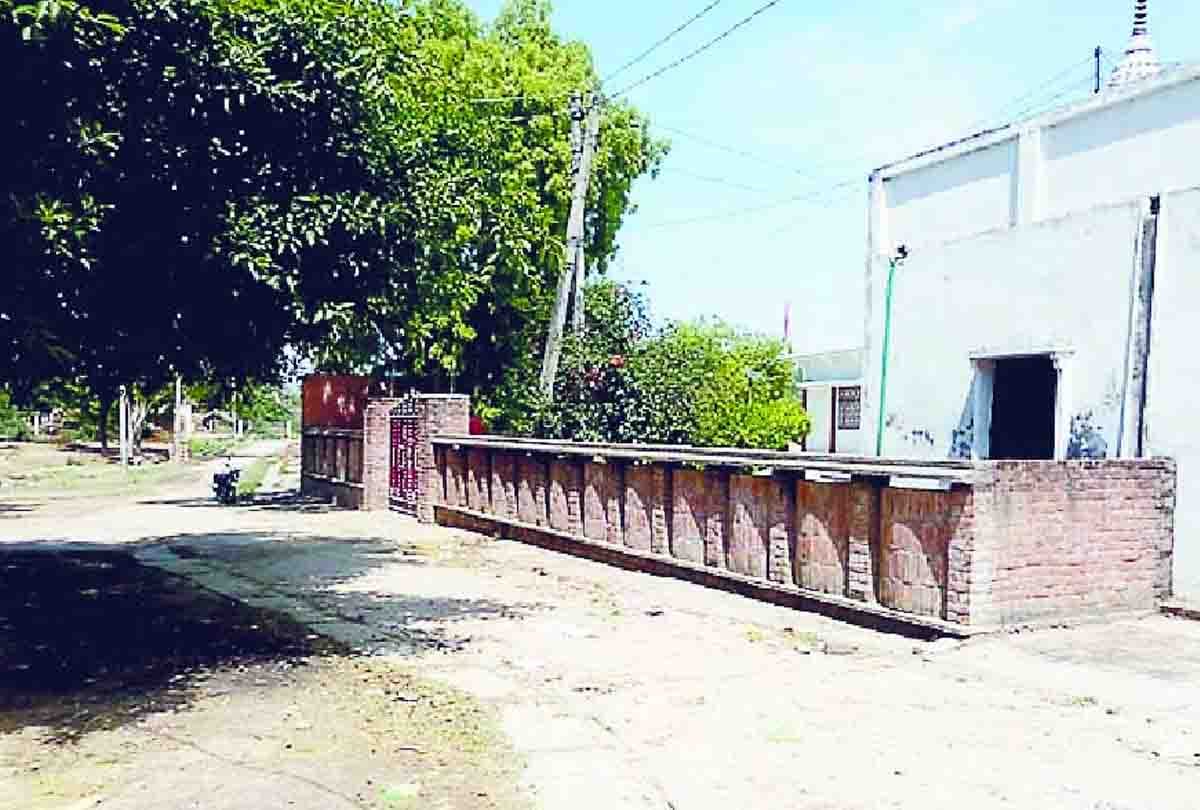  silence in accused MLA kuldeep singh sengar's village third day 