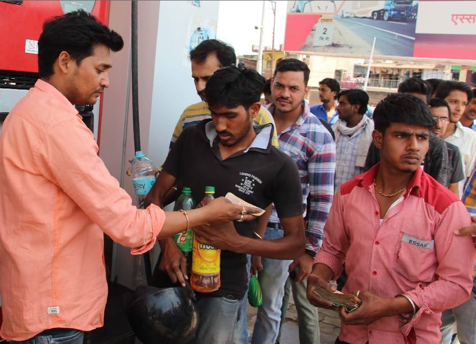 Lines in petrol pumps after strike open in dehradun