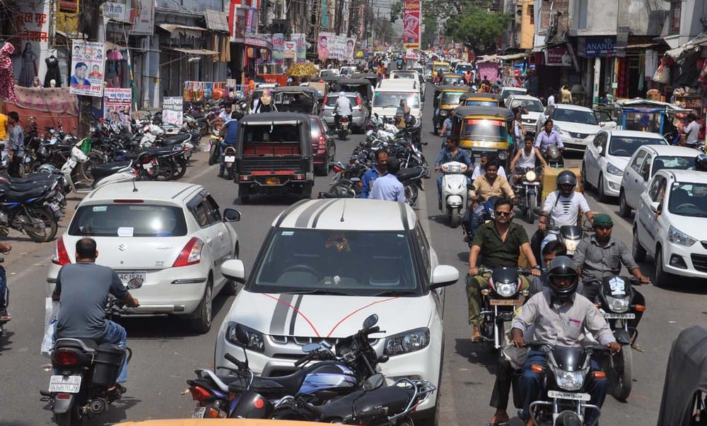  jam due to parking on road 
