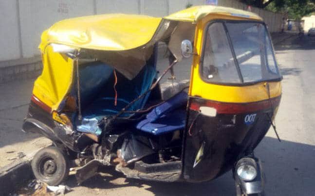 road accident in punjab, lady was shouting for help, people were busy in capturing video