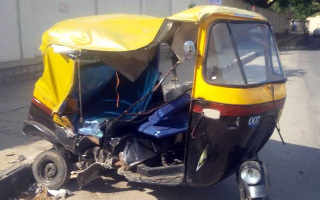 road accident in punjab, lady was shouting for help, people were busy in capturing video
