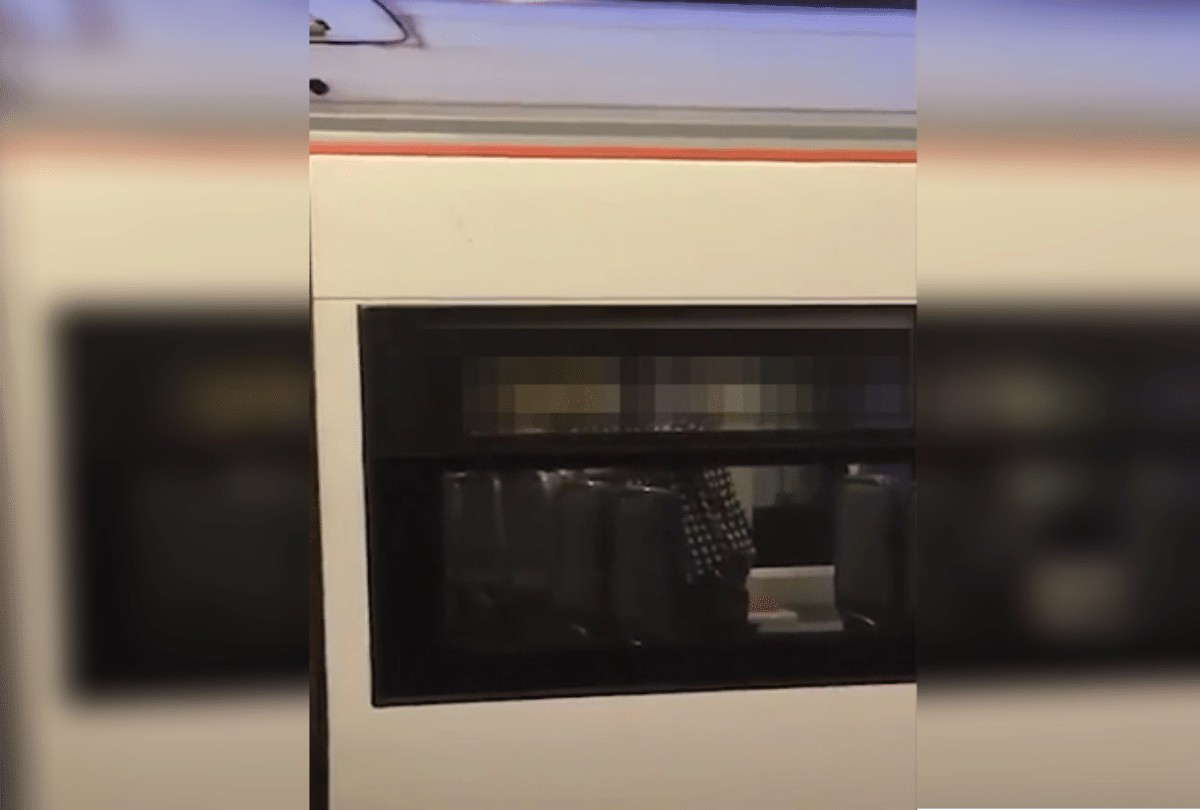 Couple getting intimate in train despite being filmed