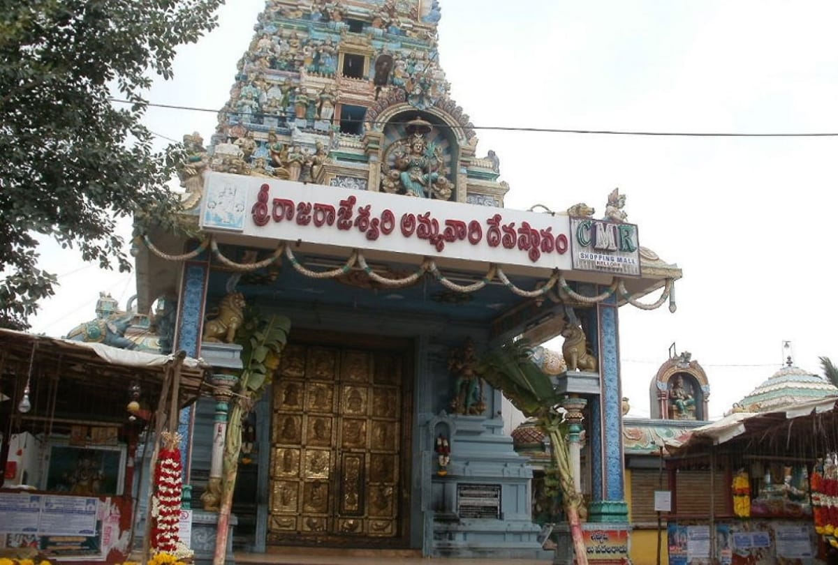 Women are not allowed to entered in this temple with loose hair