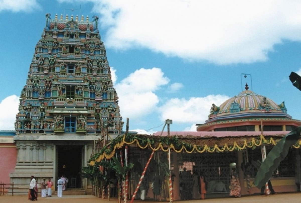 Women are not allowed to entered in this temple with loose hair