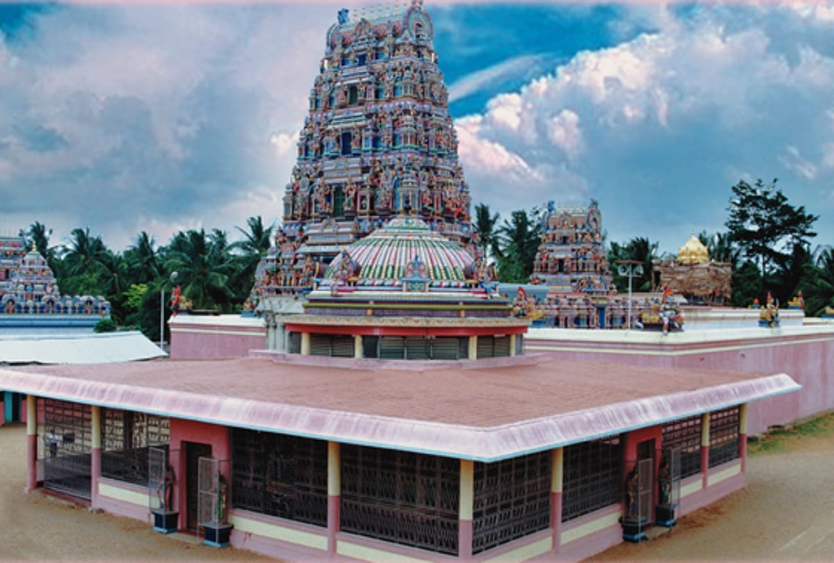 Women are not allowed to entered in this temple with loose hair