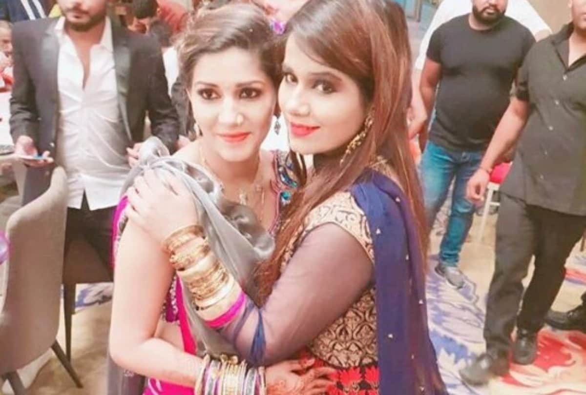 sapna choudhary enjoy with arshi khan at her brother karan marriage