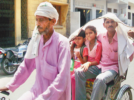 Mercury crosses 41, silence on roads