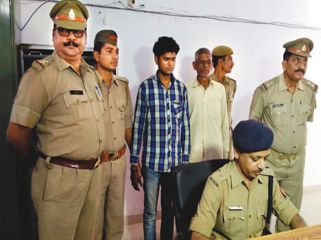 Police arrest two prize money of 10-10 thousand