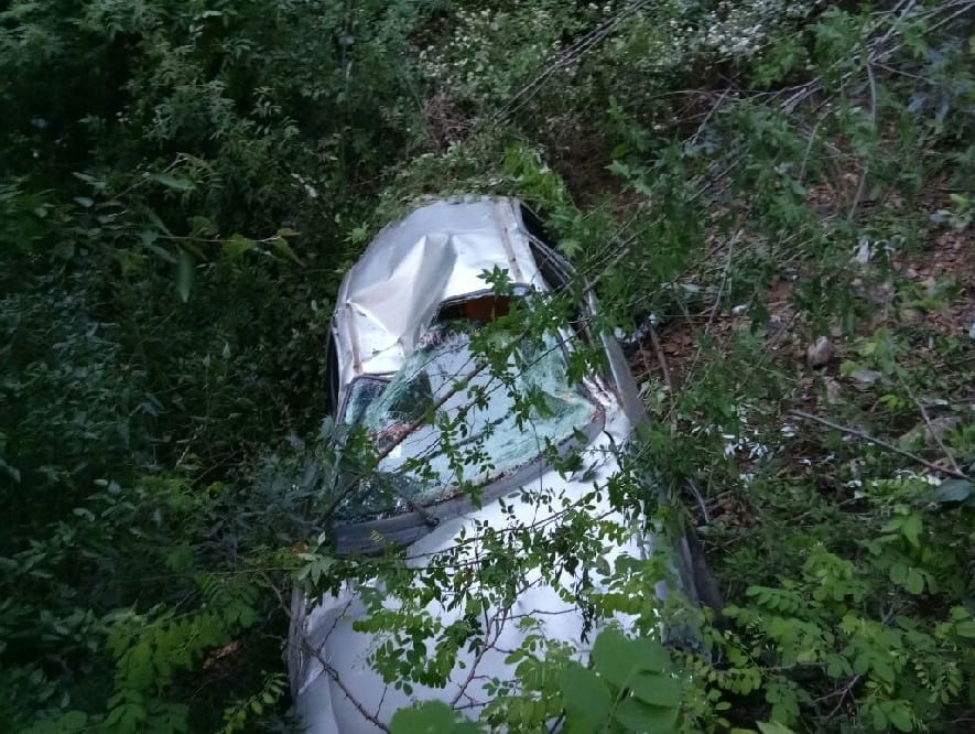 Road accident in tehri Bank manager dead body rescue photos