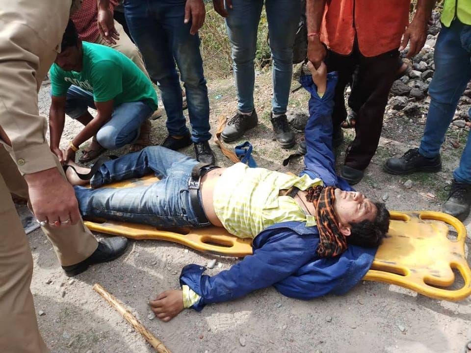 Road accident in tehri Bank manager dead body rescue photos