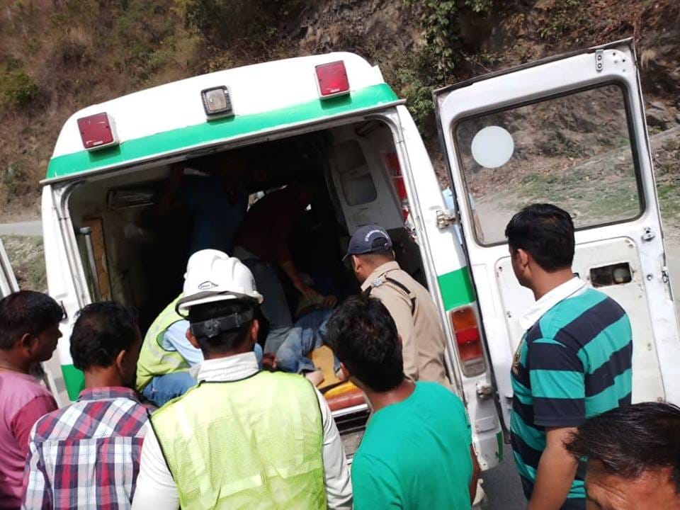 Road accident in tehri Bank manager dead body rescue photos