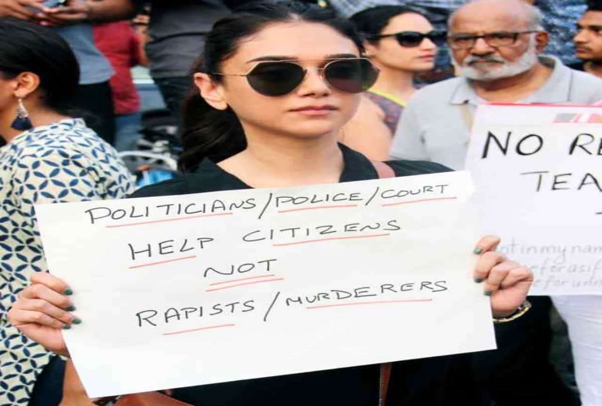 Bollywood Join Protest Demanding Justice For Unnao And Kathua Rape Victims At Carter Road In Mumbai