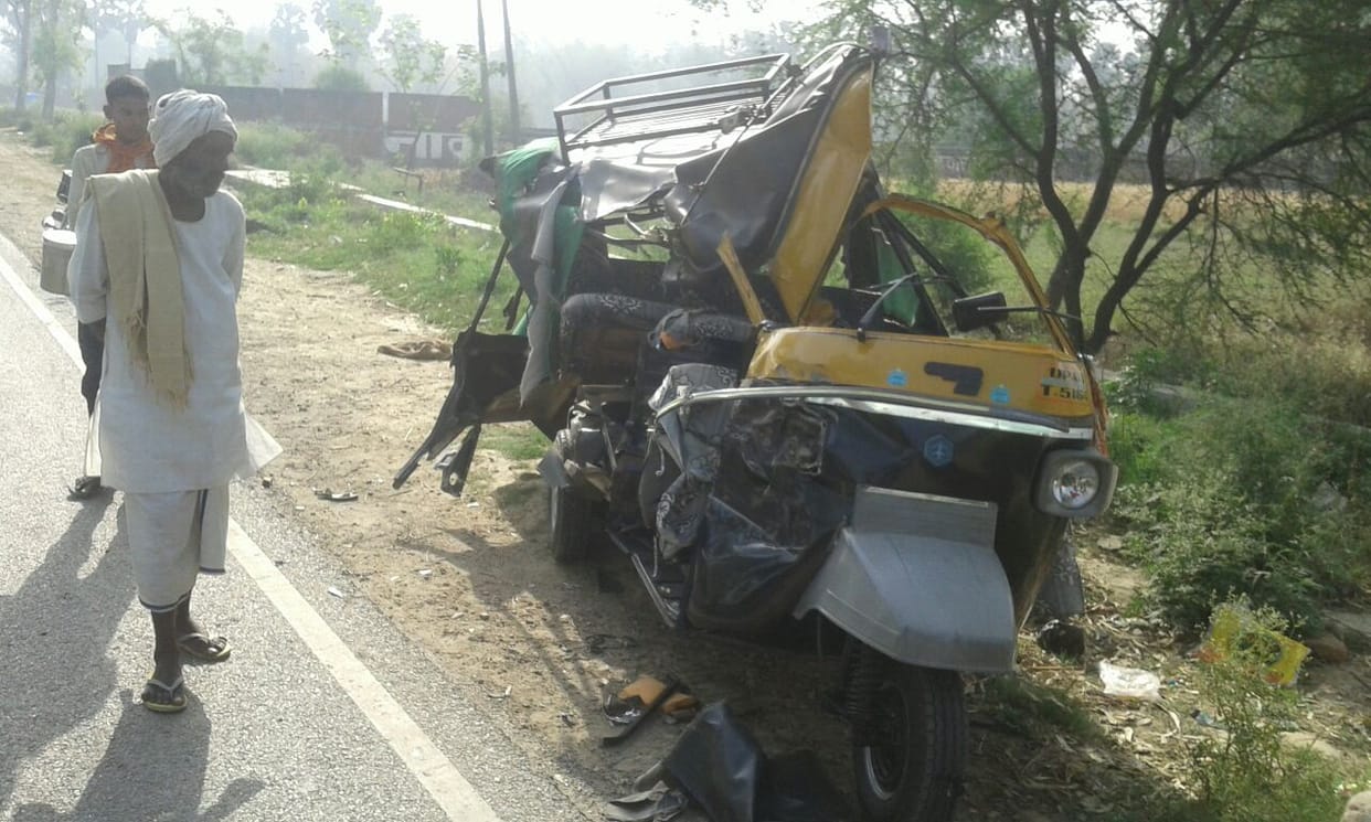 truck hit auto in ballia four member of singer group killed
