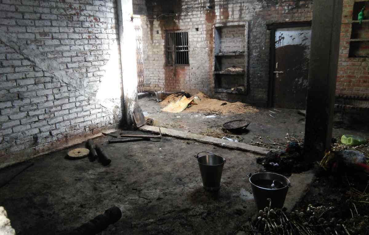 Explosion in illegal cracker factory in azamgarh