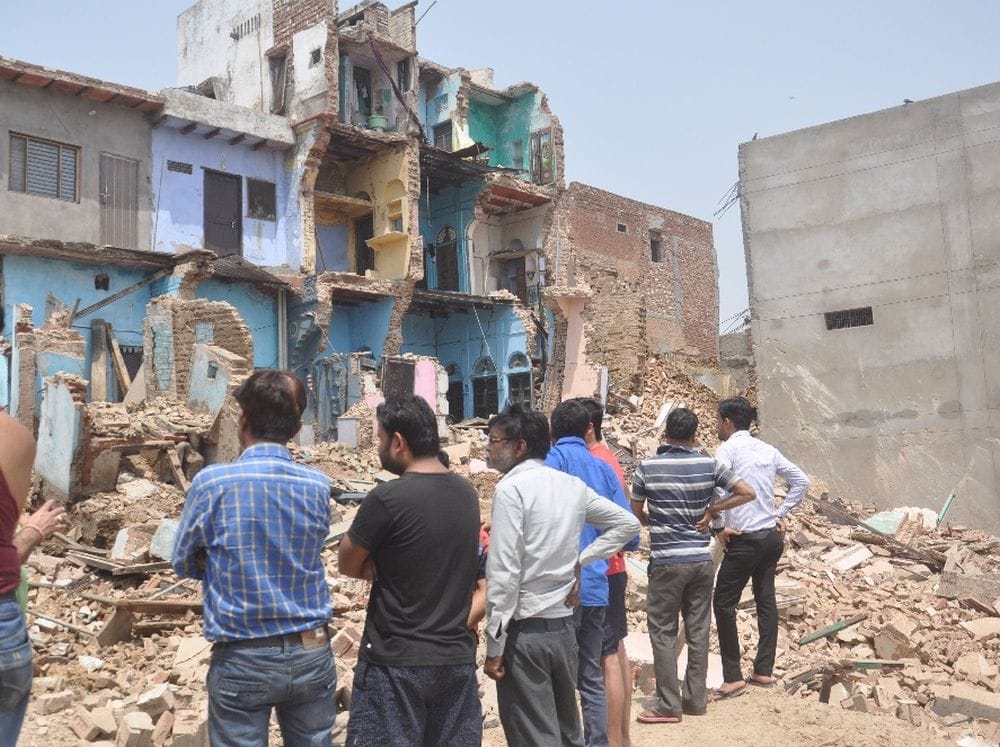 agra three-storey building collapsed due to rats