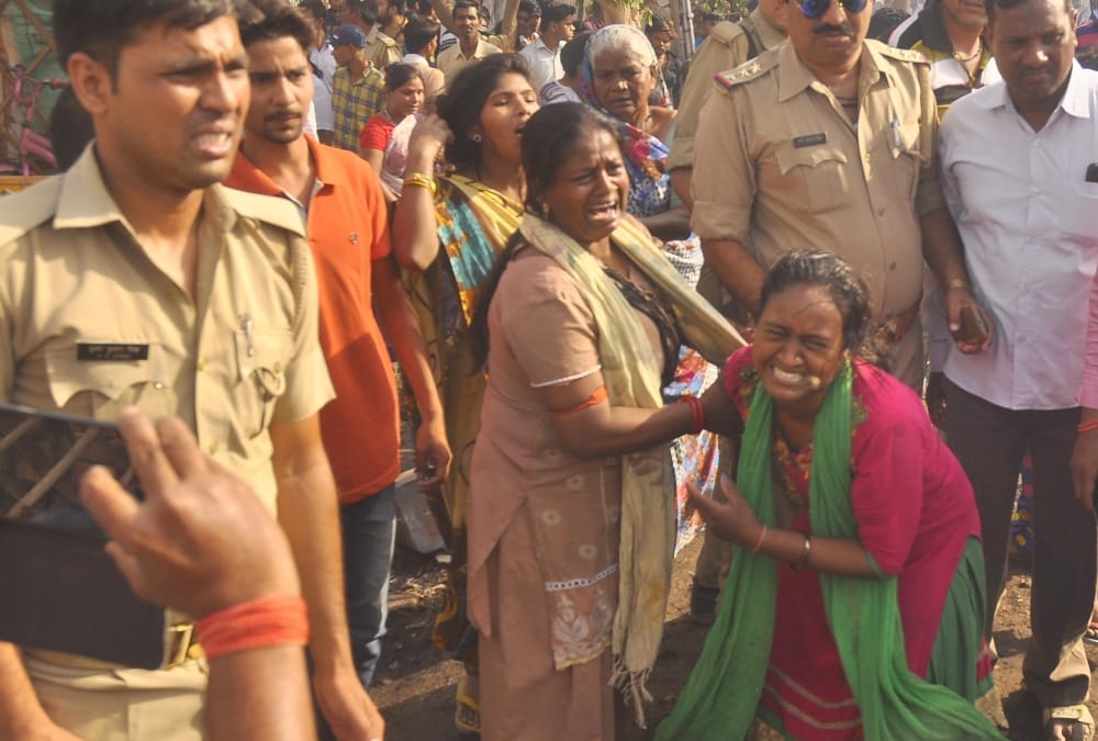 one child died in fire caught in jhuggi