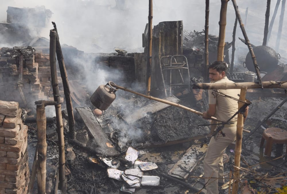 one child died in fire caught in jhuggi