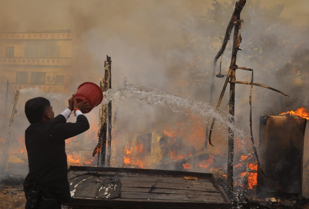 one child died in fire caught in jhuggi