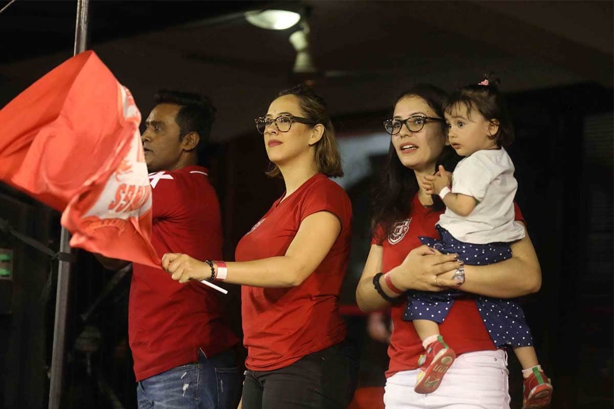 preity zinta-sakshi dhoni and hazel keech beauty contest during the match between csk and kxip
