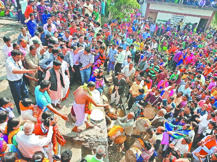 Devta dance on fire unique tradition in uttarakhand