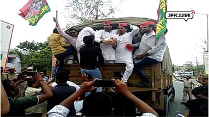 Samajwadi party workers surrender to police while doing protest against cm yogi in jhansi