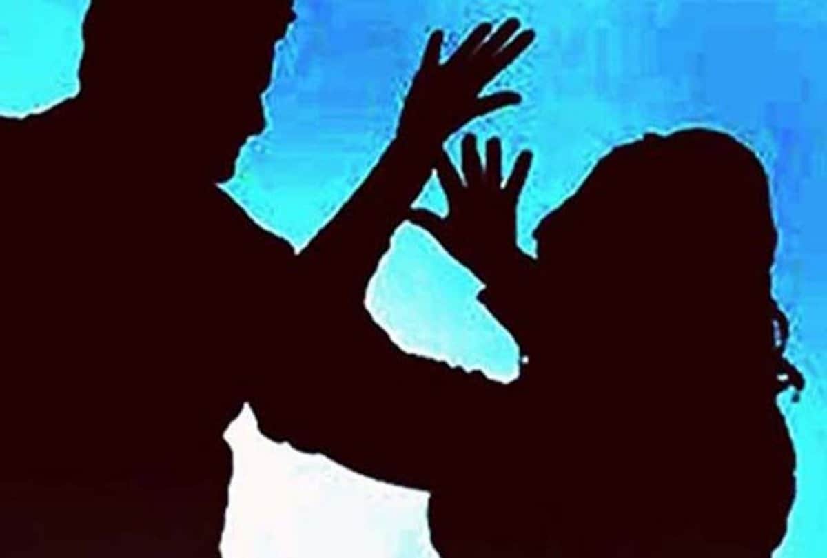 Wife in search of husband reach his lover house