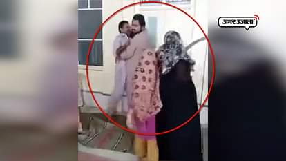 Mother of an 8 year old girl enters mosque and beats the maulvi for molested her daughter