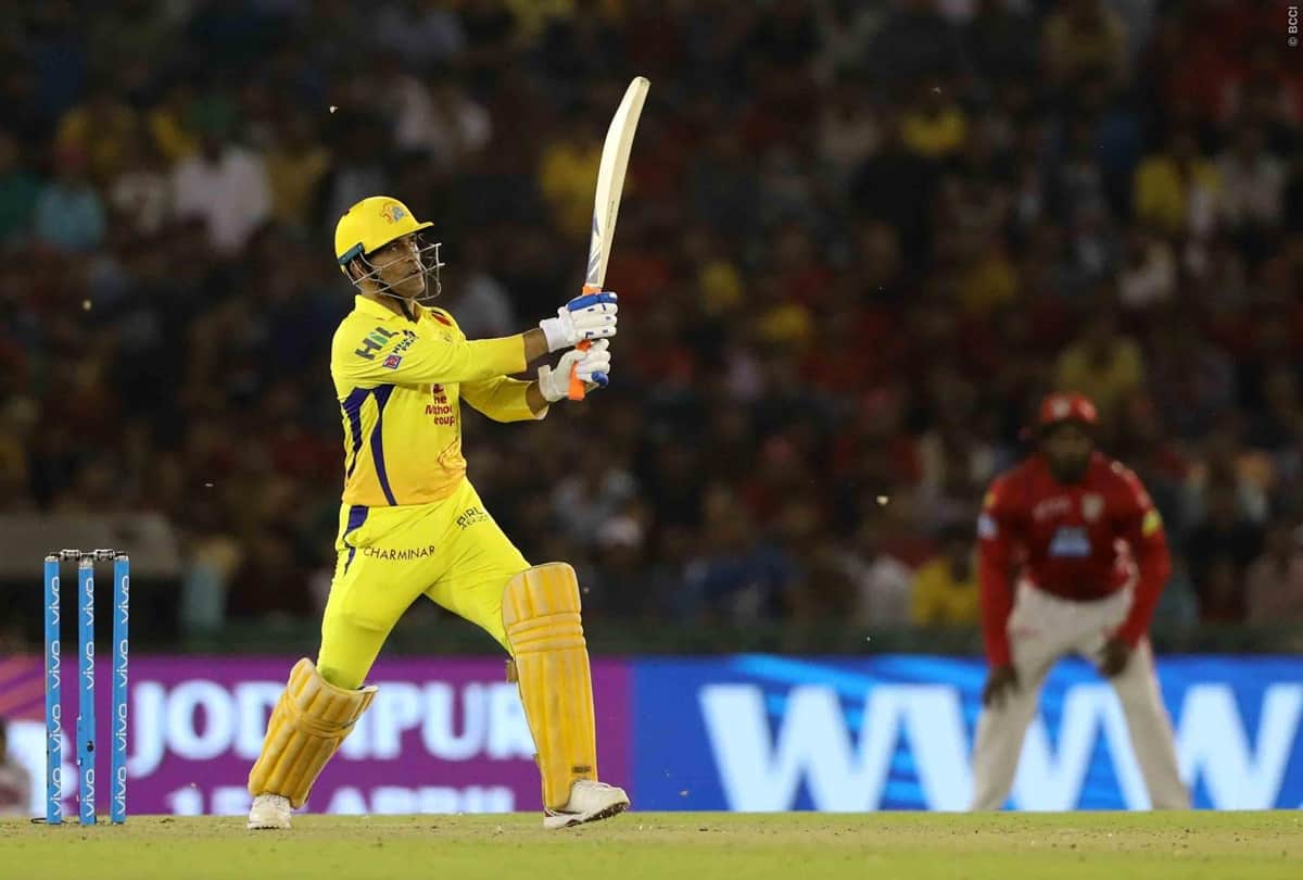 Cricket world and fans are admiring Dhoni for his superb inning against Kings Eleven Punjab