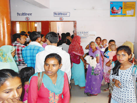 865 patients in the district hospital, all the ward beds full