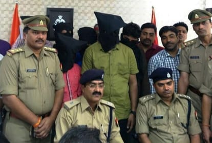 krishna nagar police caught fraud of insurance policy.