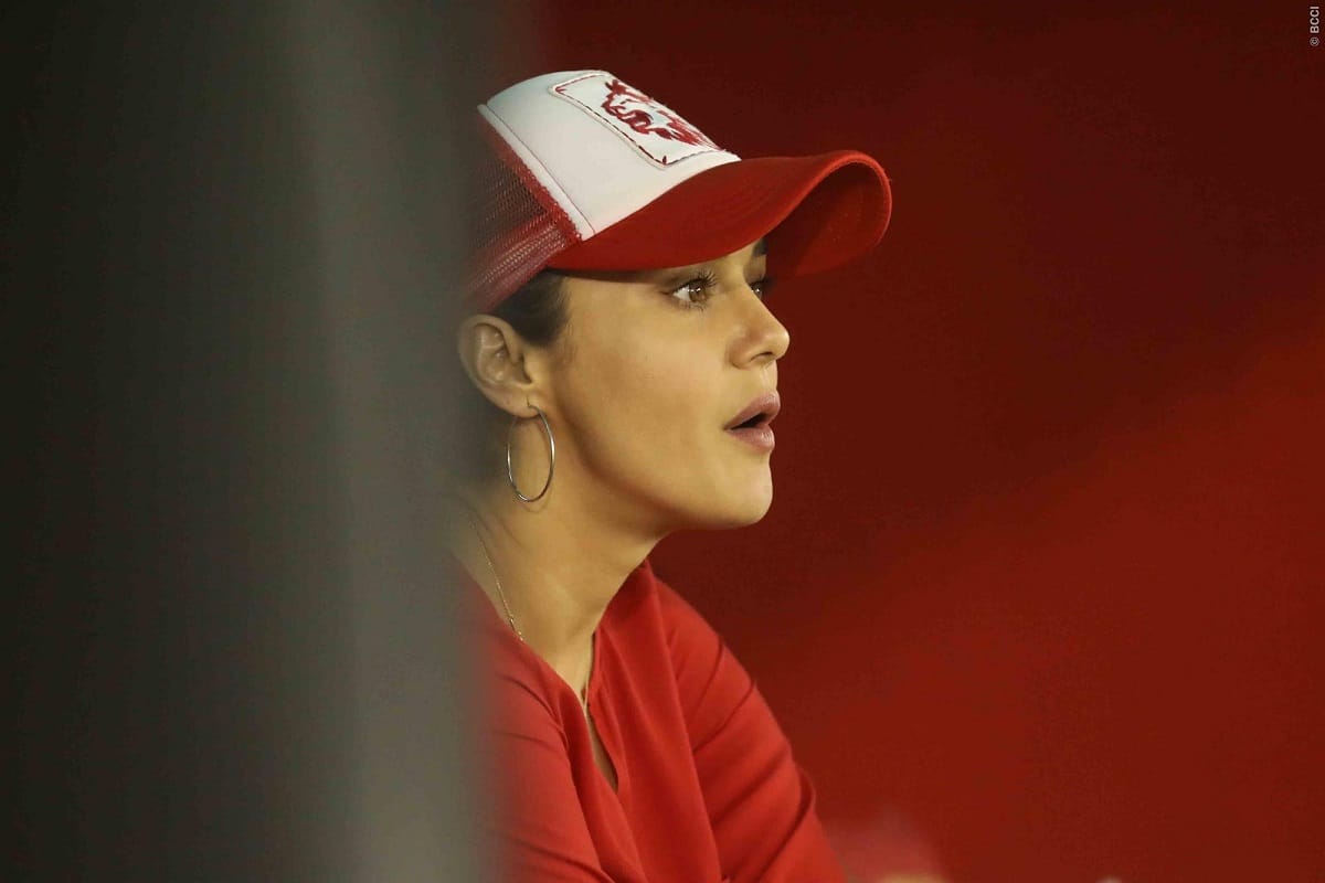 chandigarh, Preity Zinta angry on fan in mohali, kings XI punjab