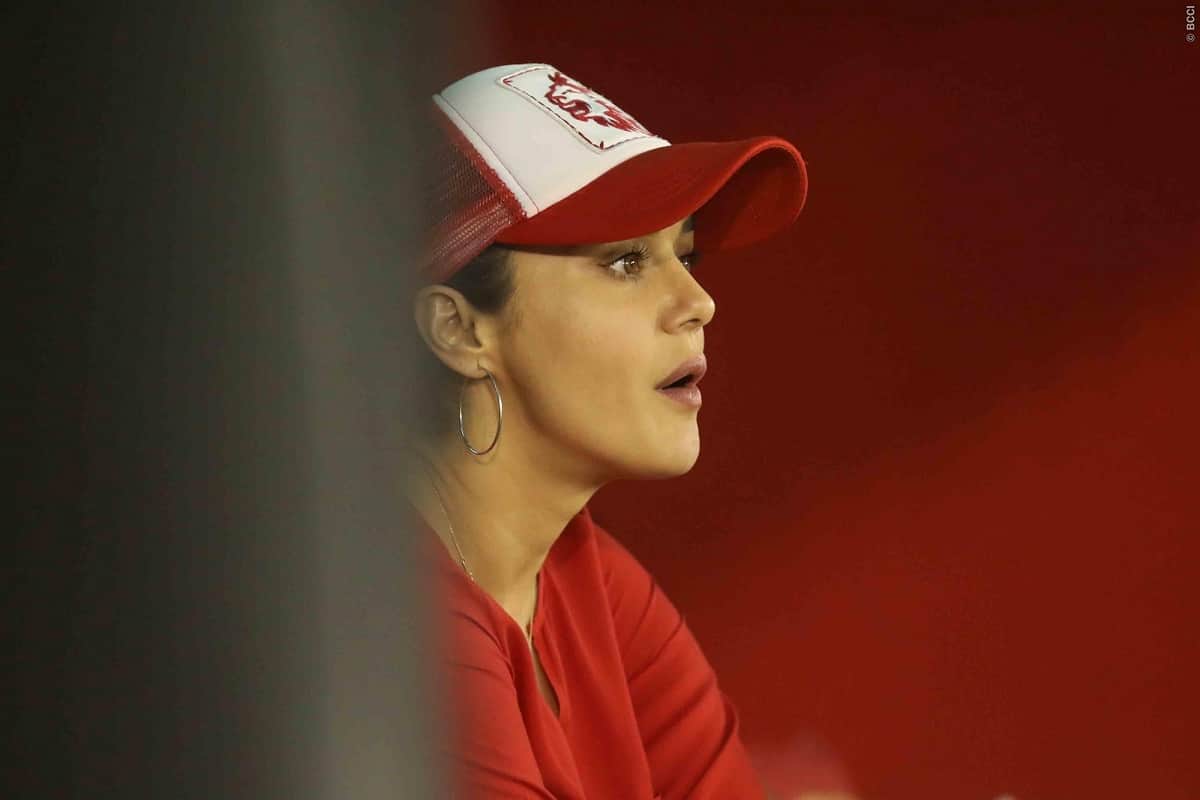 preity zinta fires on fans during the match between csk and kxip