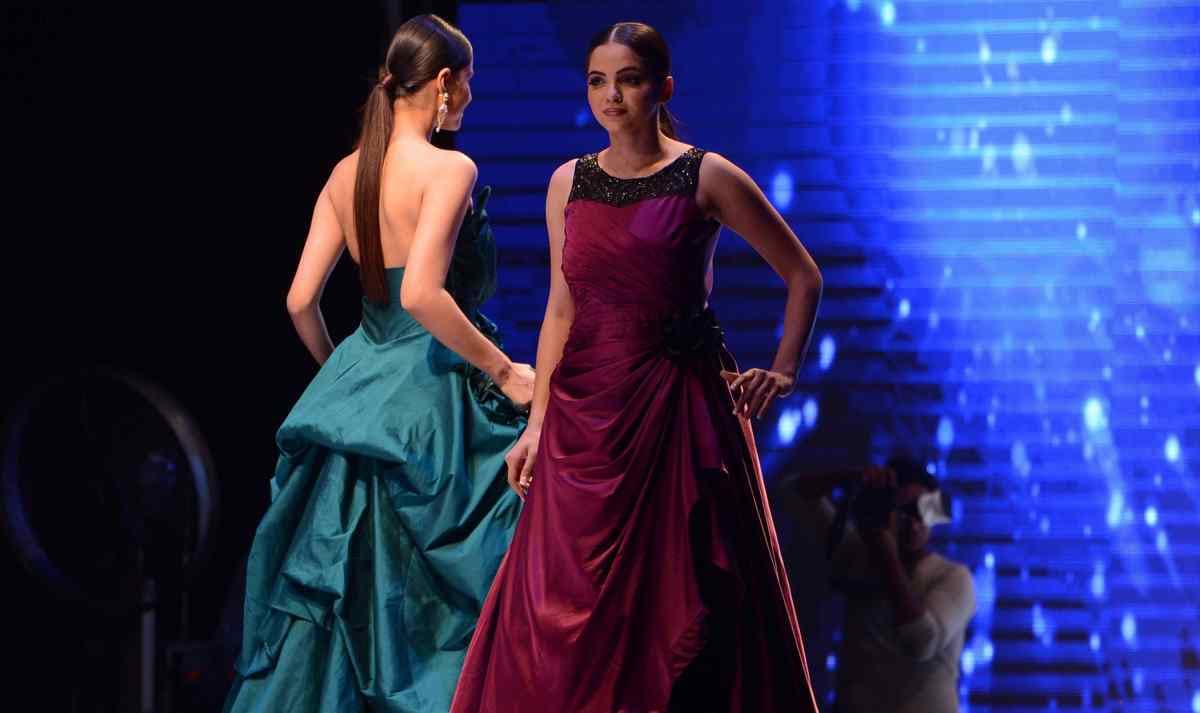 Models walk on the ramp in banaras club